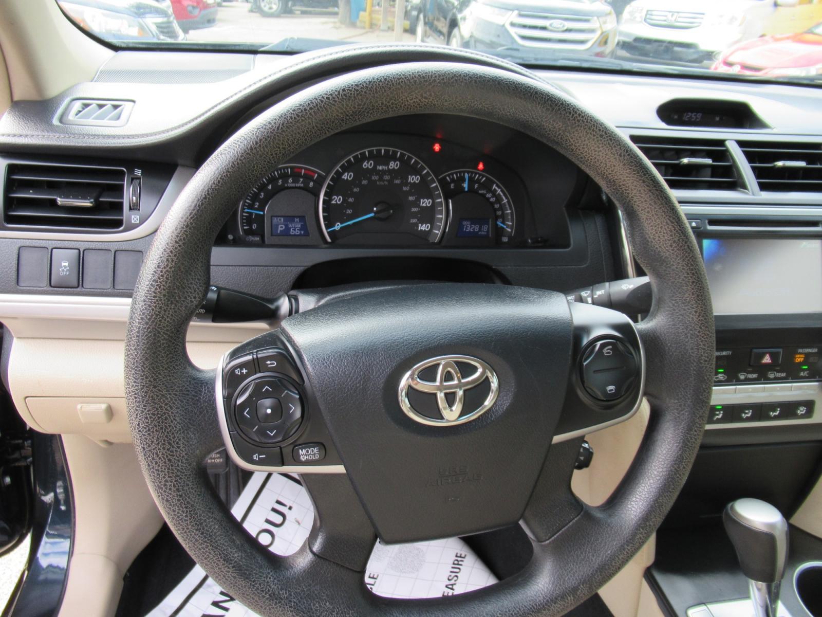 2013 Blue /Tan Toyota Camry LE (4T4BF1FKXDR) with an 4 Cylinder engine, Automatic transmission, located at 1511 North Shepherd Dr., Houston, TX, 77008, (281) 657-1221, 29.798361, -95.412560 - 2013 TOYOTA CAMRY L VIN: 4T4BF1FKXDR321369 4 T 4 B F 1 F K X D R 3 2 1 3 6 9 SEDAN 4 DR 2.5L I4 F DOHC 16V GASOLINE FRONT WHEEL DRIVE - Photo #1